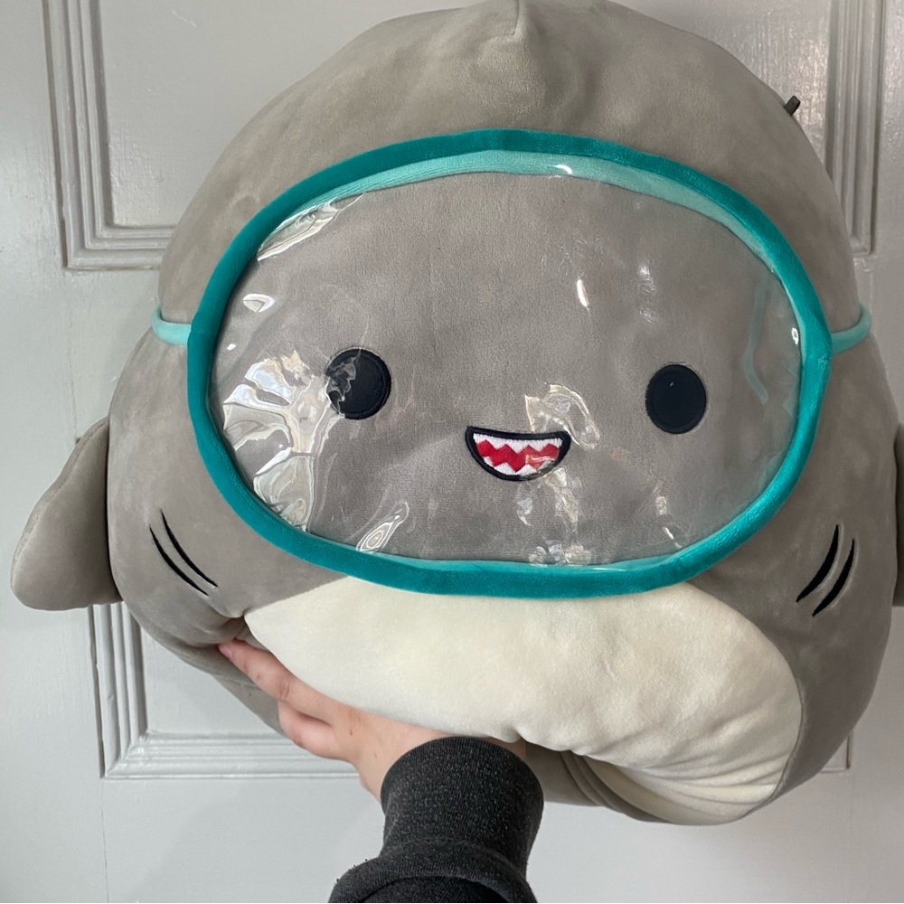 SHARK SQUISHMALLOW